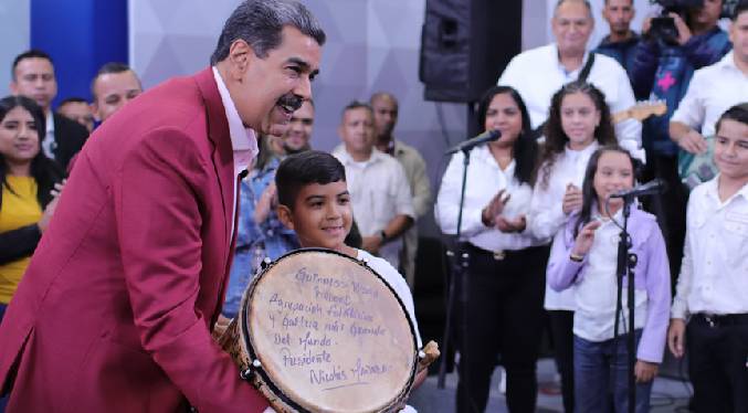 Maduro aprueba un proyecto para instalar un estudio de grabación a los gaiteros del Zulia