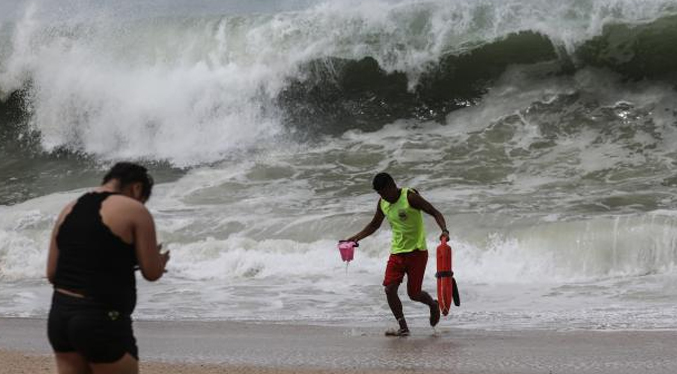 Alertan sobre posible impacto de dos ciclones tropicales en el océano Pacífico