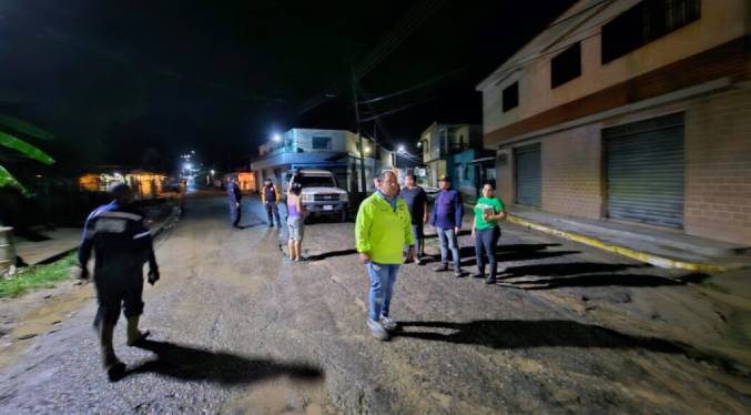 37 casas afectadas al desbordarse quebrada en Tejerías