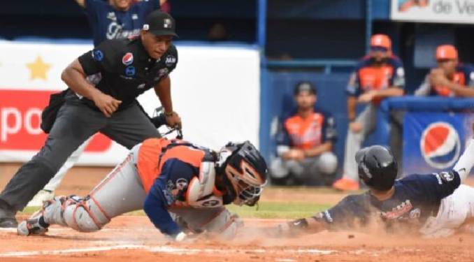 Tigres superó a Caribes 4×3 en su debut