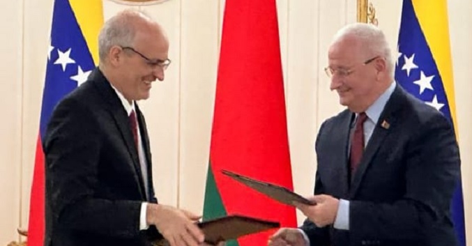 Venezuela y Bielorrusia firman 13 acuerdos en distintas materias