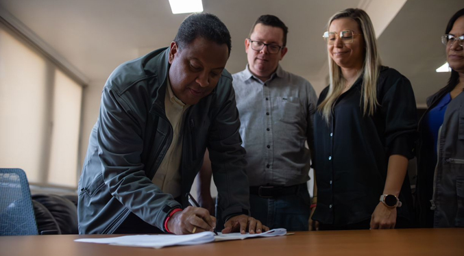 Alcaldía firma acuerdo con la Fundación Vanessa Peretti para beneficiar personas con discapacidad en Maracaibo