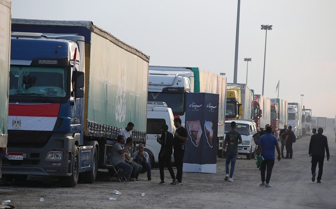 Nueva jornada de entrada reducida de ayuda a Gaza y de traslado de heridos a Egipto