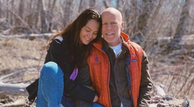 Esposa de Bruce Willis dice sentirse culpable ante el diagnóstico de demencia del actor