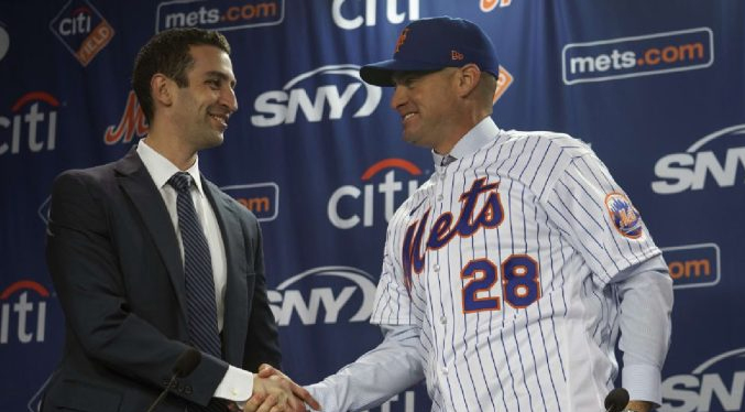 Los Mets de Nueva York presenta oficialmente a Carlos Mendoza como su nuevo manager