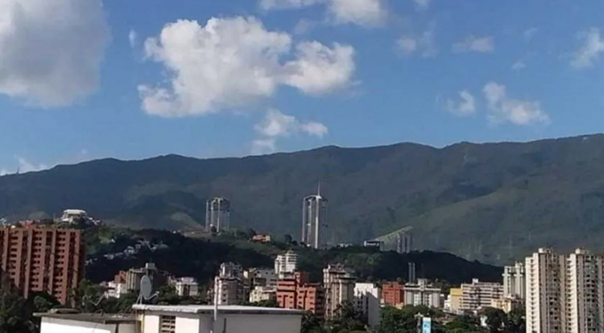 Venezuela amanece con cielo poco nublado