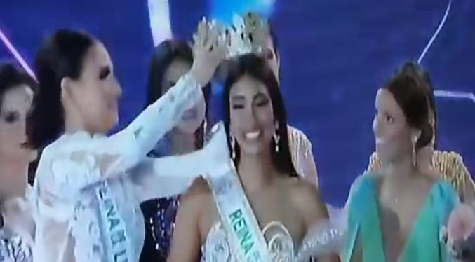 Ana Navarro es la nueva reina de la Feria de la Chinita 2023
