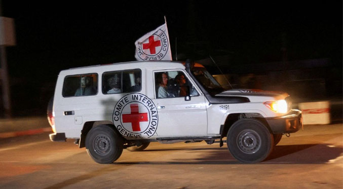 Israel confirma que Hamás entregó a la Cruz Roja el tercer grupo de rehenes