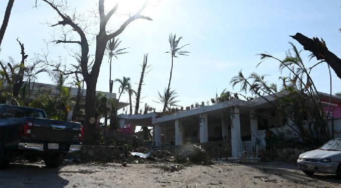 El gobierno mexicano anuncia un plan de apoyo a los damnificados por el huracán Otis