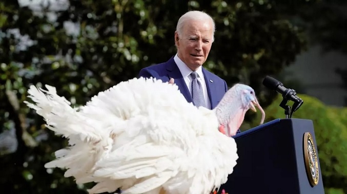 Biden celebra su cumpleaños indultando a dos pavos de Acción de Gracias