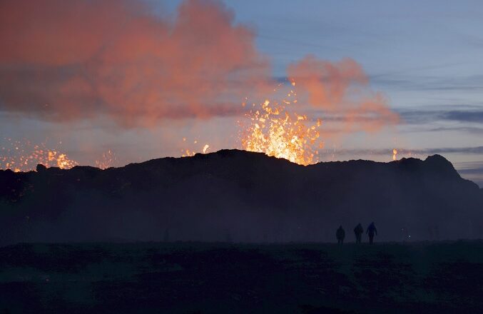 Islandia declara emergencia tras una serie de terremotos y advierte de erupción de volcán