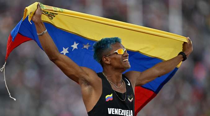 Venezolano José Antonio Maita gana el oro en los 800 metros masculinos de Santiago