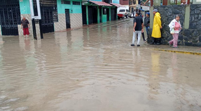 Reportan más de mil personas afectadas por lluvias en Mérida