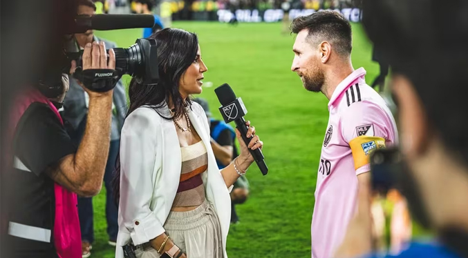 La venezolana que pasó de repartir cajas a ser la entrevistadora de Messi en la MLS