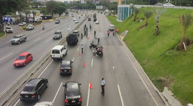 Fallecen dos motorizados tras ser arrollados por un camión en Caracas