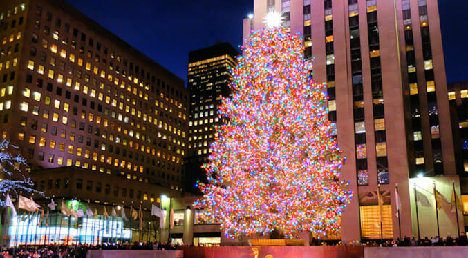 Árbol de Navidad del Rockefeller Center fue iluminado por más de 50 mil luces multicolores