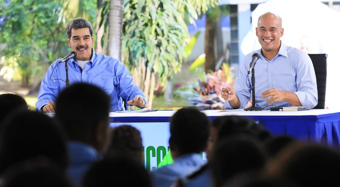 Maduro llama a participar en simulacro electoral del domingo 19-N