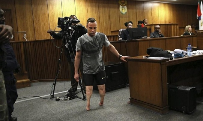 Oscar Pistorius obtiene la libertad condicional diez años después de matar a su novia