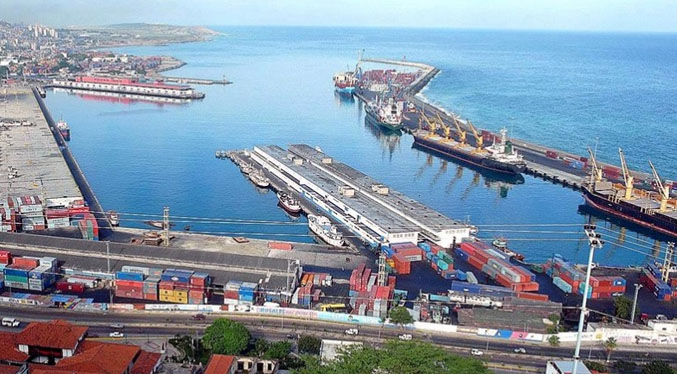 Disminuye la llegada de mercancía navideña al puerto de La Guaira