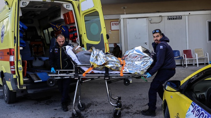 Gran despliegue en Grecia para rescatar a 13 personas tras el naufragio de un carguero