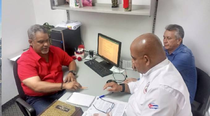 Cuba y Venezuela retoman convenio médico para recuperar centros de salud