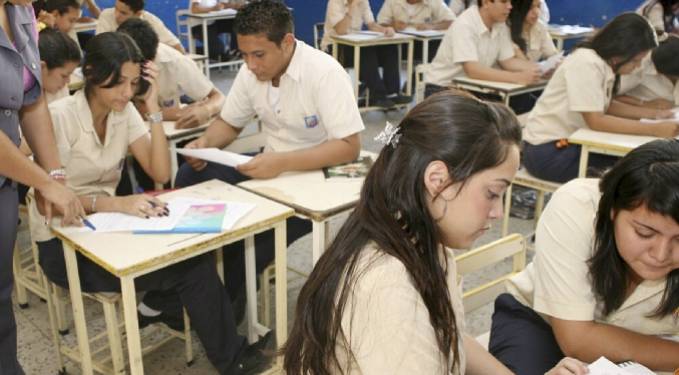 Estudio de la UCAB revela que alumnos de bachillerato siguen reprobados en matemáticas y habilidad verbal