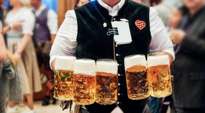 Un grupo de alemanes bebió más de 1.200 cervezas en tres horas y batieron récord
