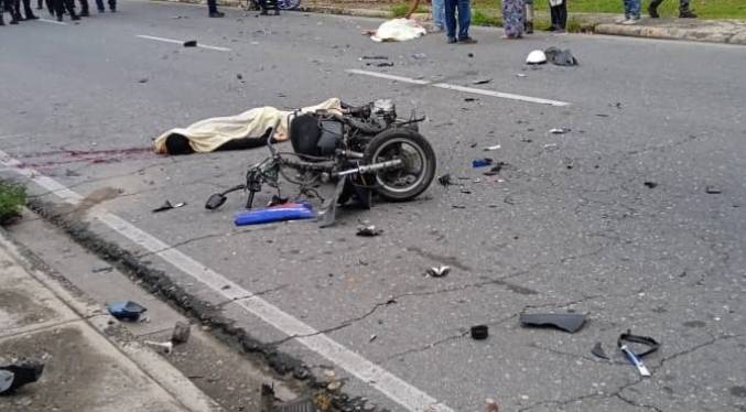 Miembro de la FANB y joven mueren en choque de motos en Carabobo