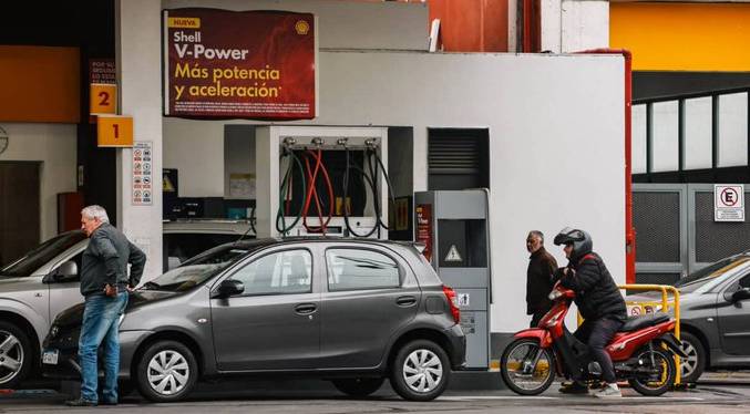 Gobierno argentino autoriza incremento del precio del combustible en medio de la escasez