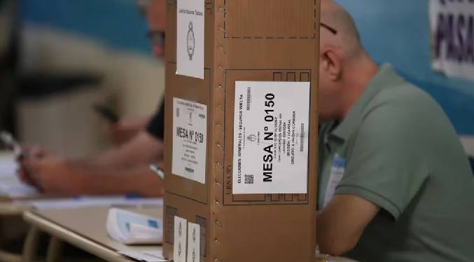 Cierran las urnas en las presidenciales de Argentina con una participación mayor al 76 % del padró