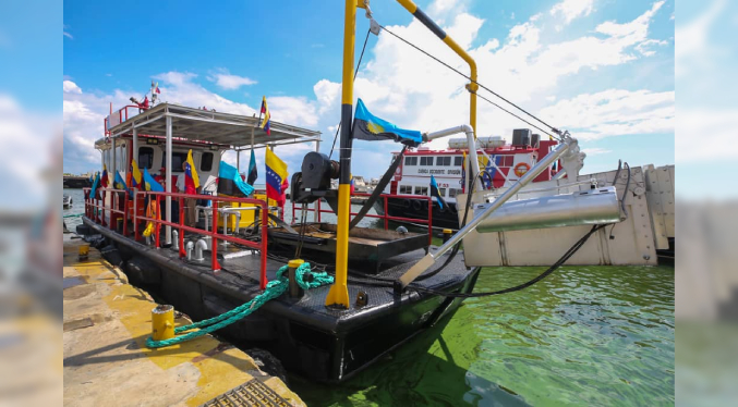 Activan embarcación recolectora de crudo en el Lago de Maracaibo