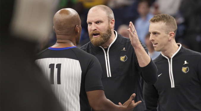 Por criticar a los árbitros, entrenador de Grizzlies es multado por la NBA con $ 25.000