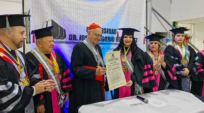 Monseñor Baltazar Porras recibe la Orden al Mérito de la Universidad Dr. José Gregorio Hernández