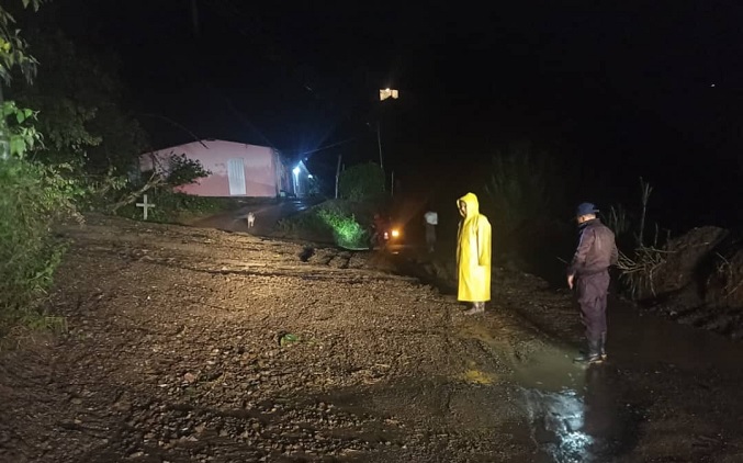 Alerta en Mérida por las lluvias: Vías cerradas, árboles caídos y deslizamientos de tierra