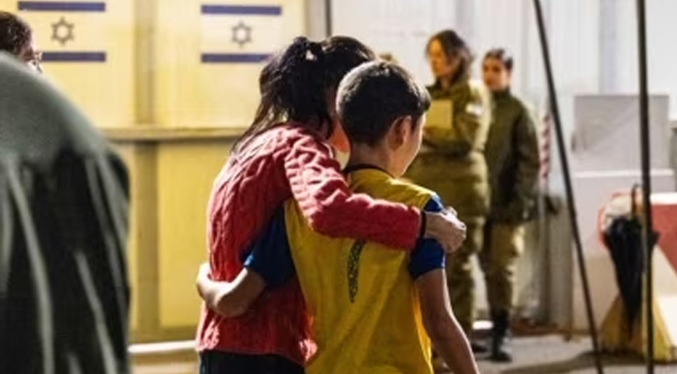 Niños israelíes liberados por Hamás presentan problemas ortopédicos y nutricionales