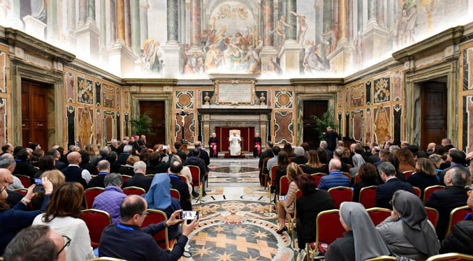 Papa considera inaceptable «el silencio o encubrimiento» sobre los abusos