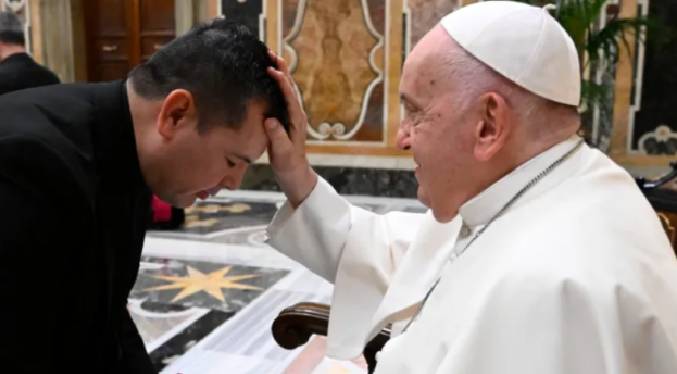 El papa Francisco pide a los sacerdotes que no sean “oficinistas de lo sagrado”