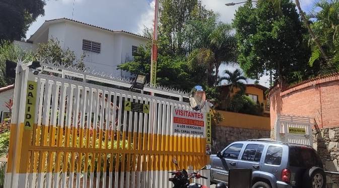 Cuerpos de seguridad hallan muertos a madre e hijo dentro de su casa en Prados del Este