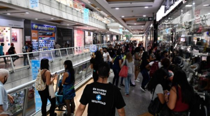 Centros comerciales registraron visitas de 30 mil personas por día por el Black Friday