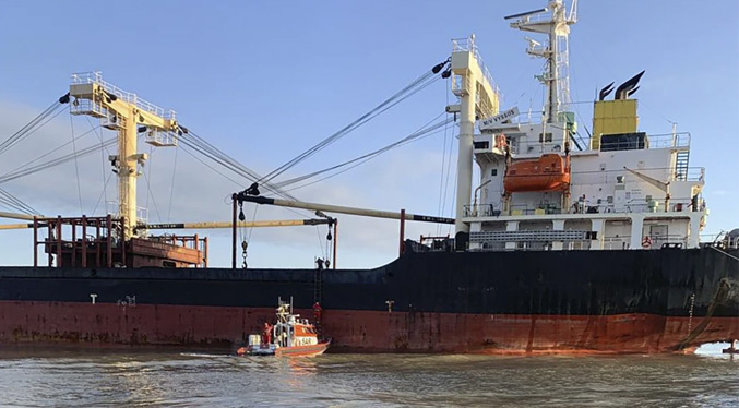 Autoridades: Carguero choca contra mina rusa en mar Negro, cerca de puertos de Ucrania