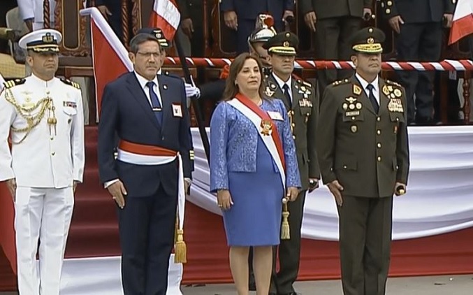 Boluarte dice que el Ejército debe brindar «condiciones de seguridad y confianza» en Perú