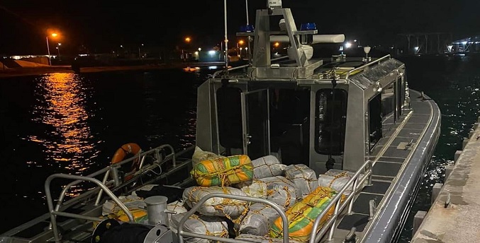 Guardia costera de Países Bajos detuvo cerca de Aruba a 12 venezolanos con paquetes sospechosos