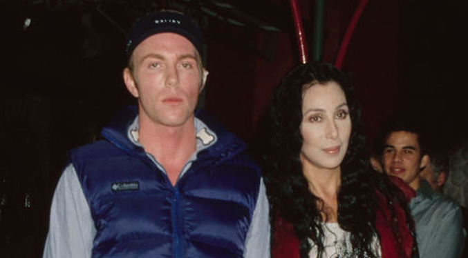 Cher solicita la tutela de su hijo Elijah, debido a las adicciones de éste
