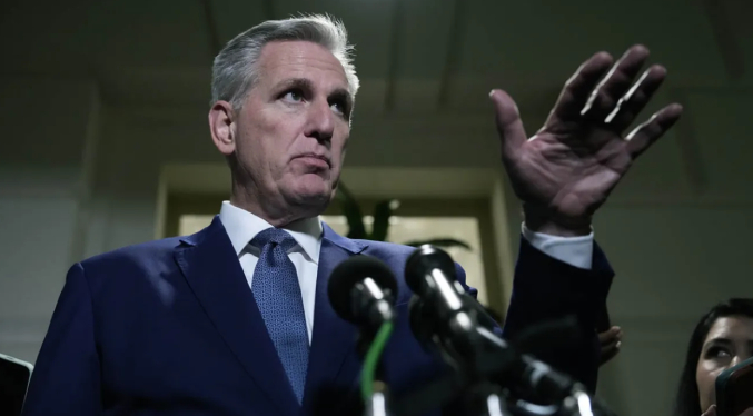 El senador Kevin McCarthy anuncia que dejará el Congreso en los próximos días