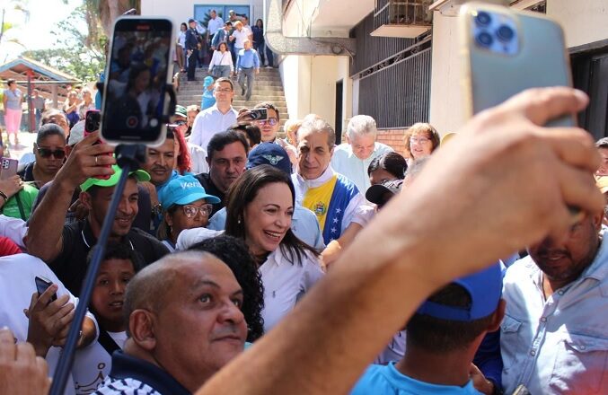 Oposición rechaza órdenes de detención contra tres colaboradores de María Corina Machado