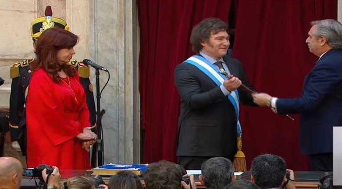 Javier Milei realiza el juramento para asumir la presidencia de Argentina