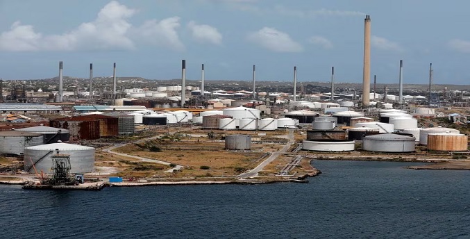 PDVSA saldará deuda con refinería de Curazao con suministro de combustible