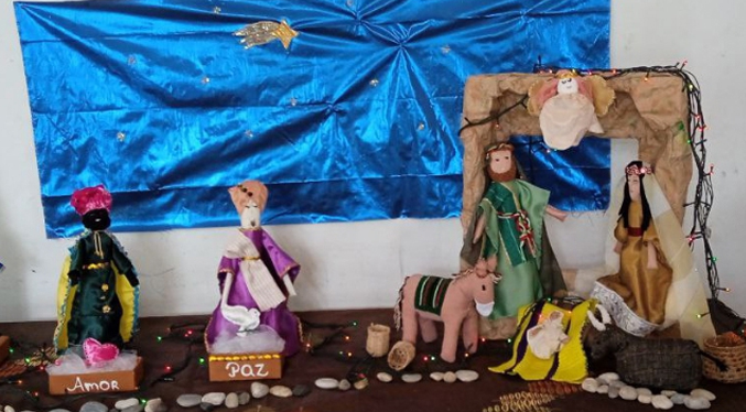 Pesebres con muñecas de trapo se adueñan de la Casa de la Diversidad Cultural
