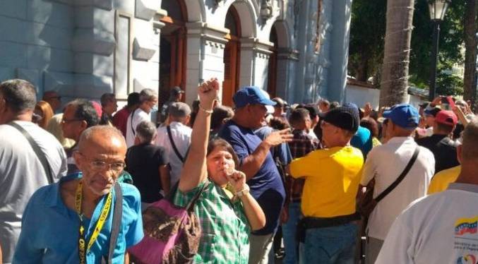 Docentes del Distrito Capital protestan para exigir el pago del bono de alimentación