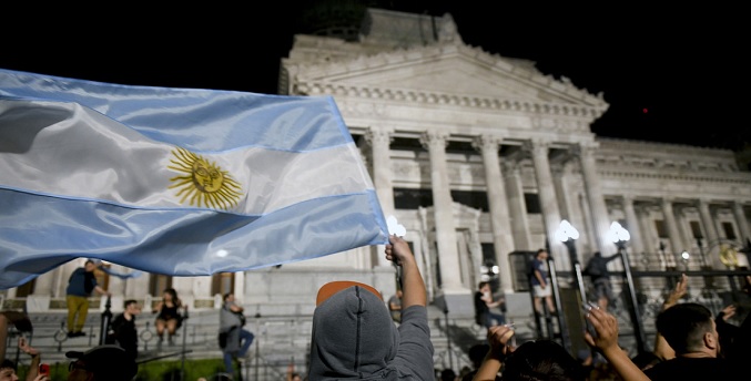 Sindicatos y organizaciones argentinas vuelven a marchar contra el decreto de Milei
